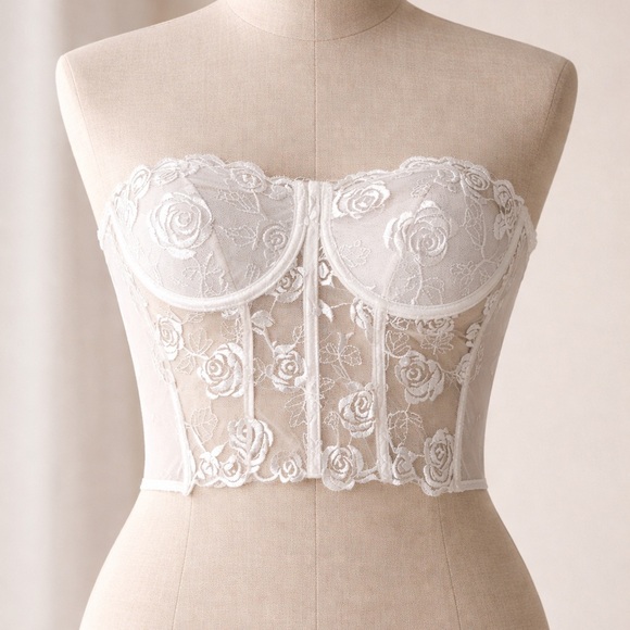 Fashion Nova White Floral Lace Corset - Picture 2 of 6